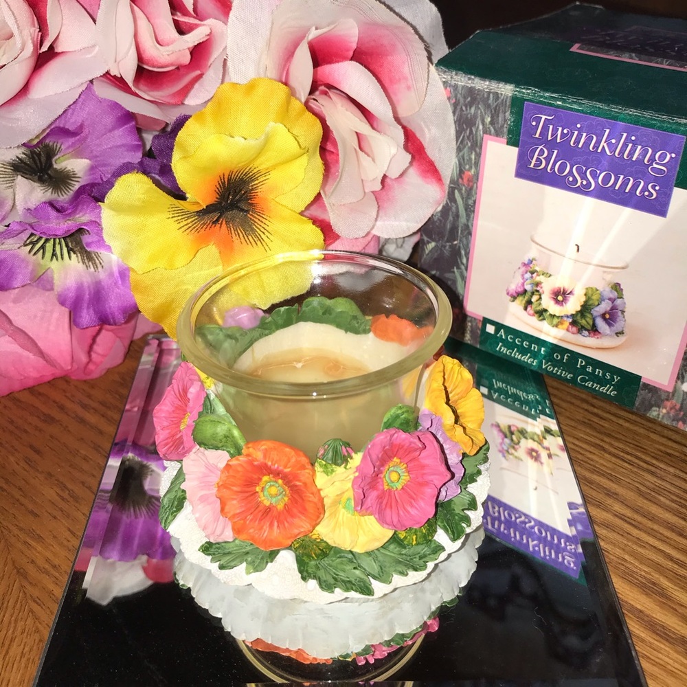 ✨💐Twinkling Blossoms votive candle holder✨💐